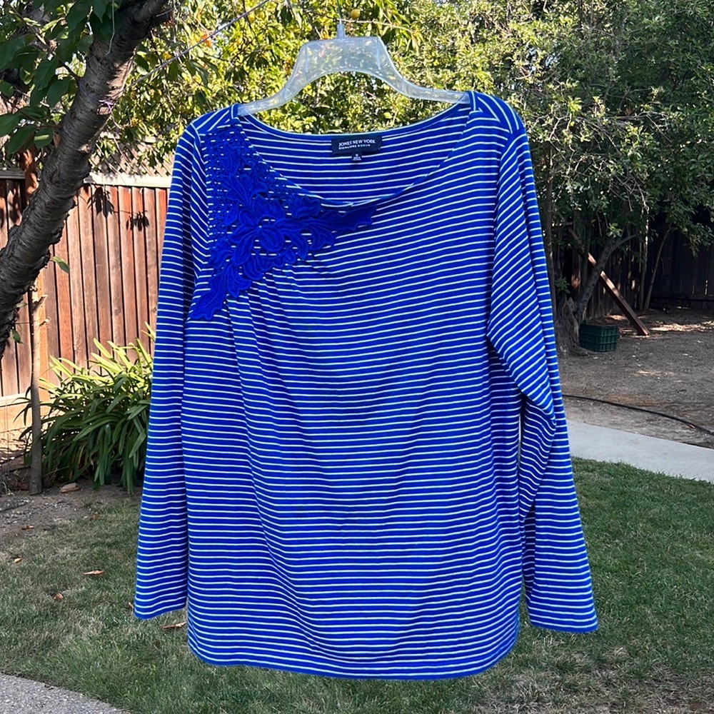 Jones New York blue striped top with floral appliqué